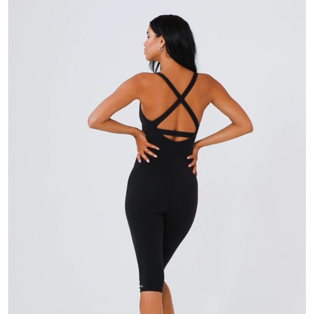 ALO Yoga Airbrush Physique Onesie. Black. Size S. EUC